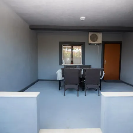 Apartament Bozur